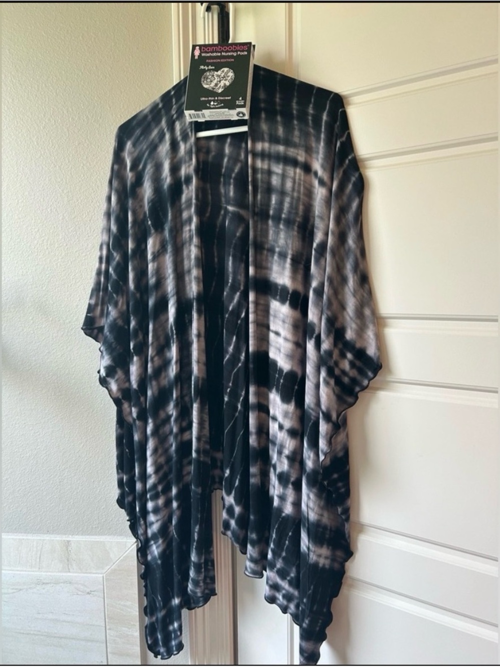 Bamboobies Bundle! Multifunctional shawl + NWT washable Nursing Pads